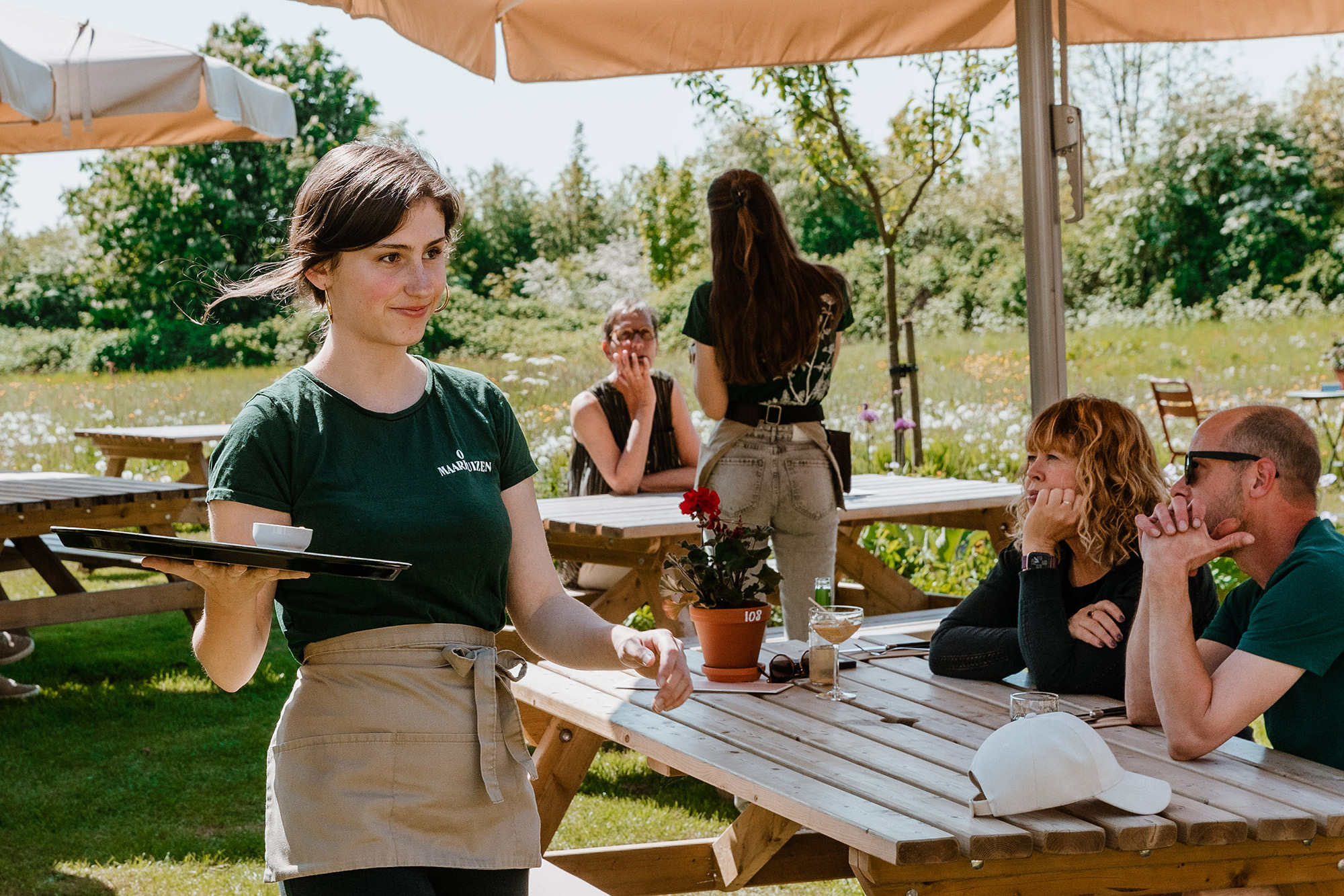 Op Maarhuizen Serveerster